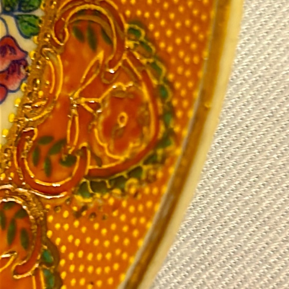 Small Floral Oriental Decorative Plate - Picture 10 of 10